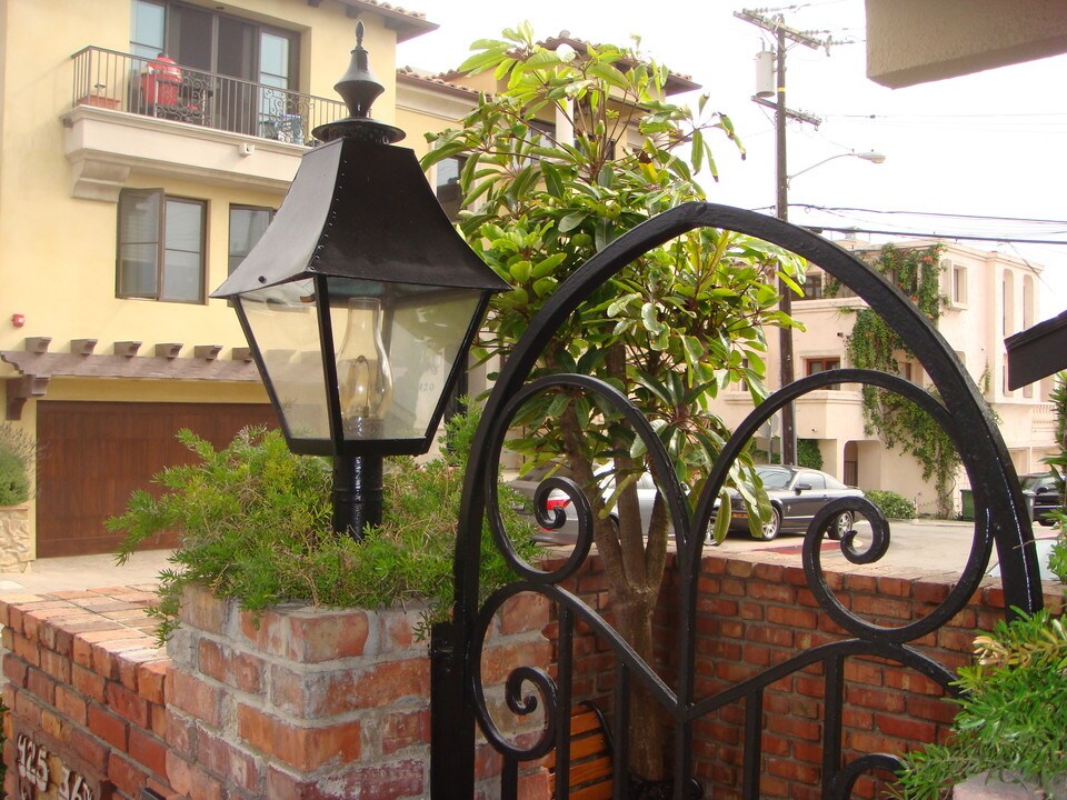 425 36th St, Unit 1 in Manhattan Beach, CA - Foto de edificio