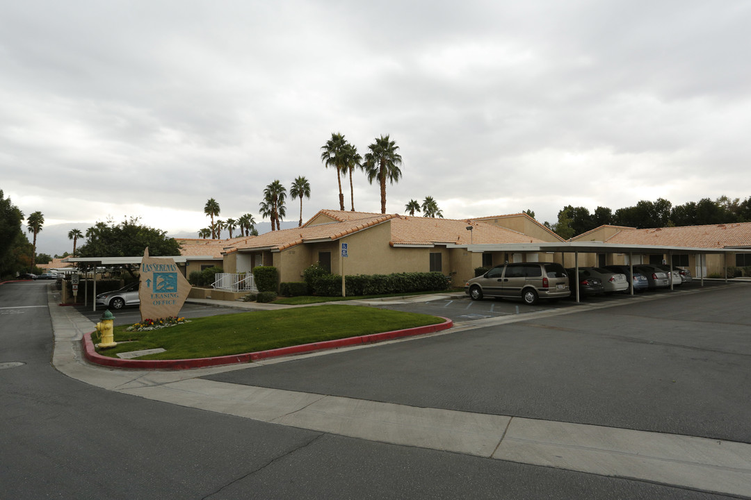 Las Serenas Apartments in Palm Desert, CA - Foto de edificio