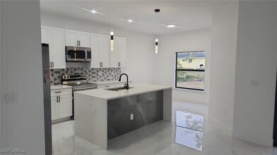 2810-2844 44th St SW in Lehigh Acres, FL - Building Photo - Building Photo