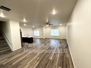 1035 S Benchmark Ln in Fayetteville, AR - Building Photo - Building Photo