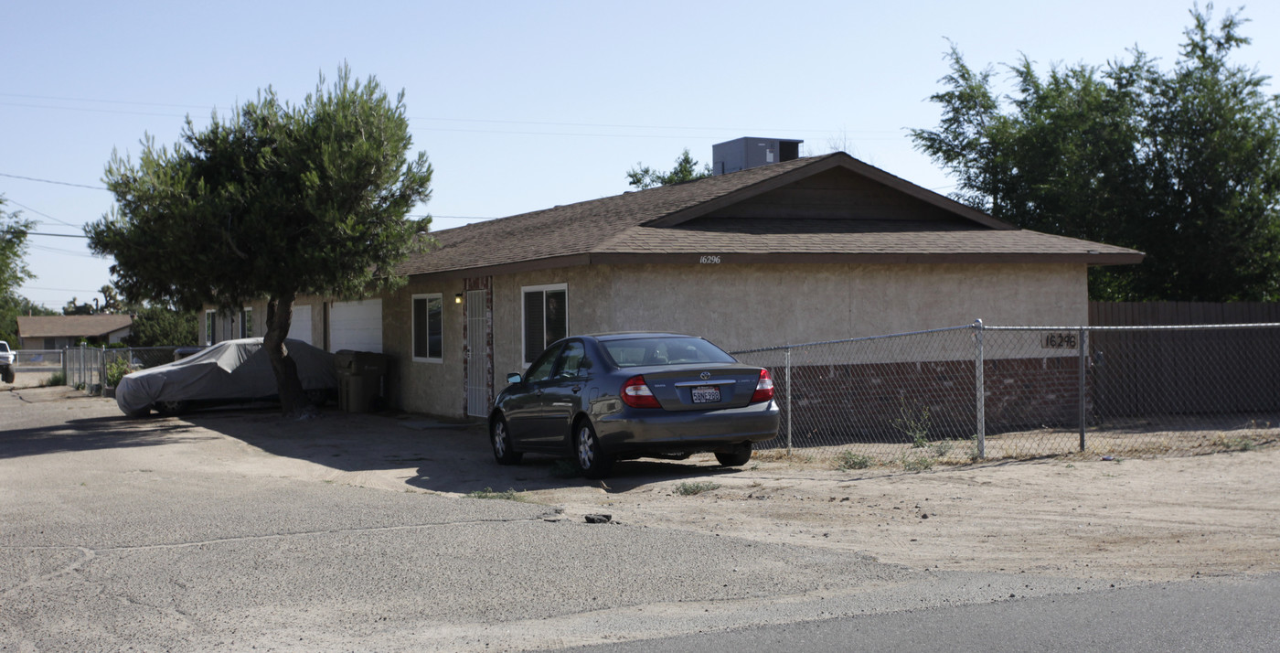 16296 Juniper St in Hesperia, CA - Building Photo