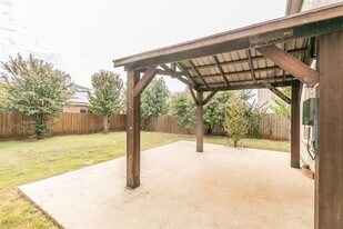 8405 Shining Waters Ln in Arlington, TX - Building Photo