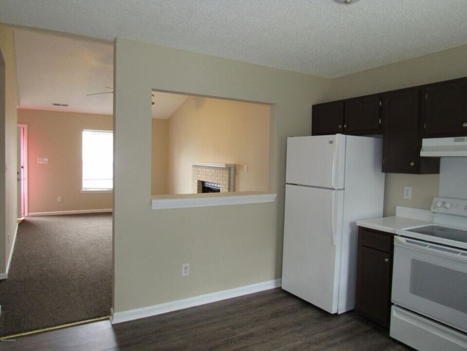 117 Live Oak Ct in Piney Green, NC - Building Photo