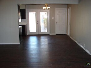 423 Top Hill Dr in Tyler, TX - Building Photo - Building Photo