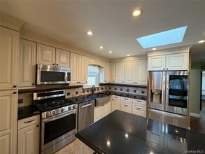 1261 Pea Pond Rd in North Bellmore, NY - Building Photo - Building Photo