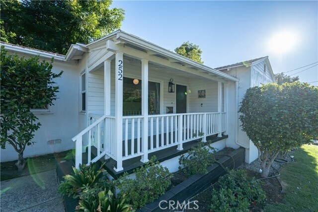 252 E Scenic Dr in Monrovia, CA - Building Photo - Building Photo