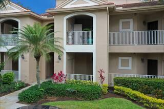 9890 Perfect Dr in Port St. Lucie, FL - Foto de edificio - Building Photo