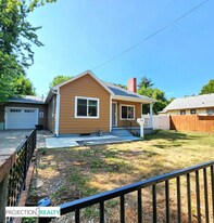 1538 NE Dekum St in Portland, OR - Building Photo