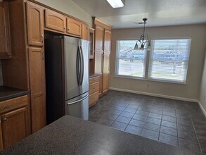 814 Heath Ct in Lemoore, CA - Building Photo - Building Photo