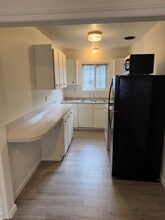 2554-2560-2560 NE Hoyt St in Portland, OR - Building Photo - Building Photo