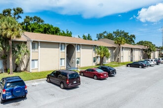 Beltrees Plaza in Dunedin, FL - Foto de edificio - Building Photo