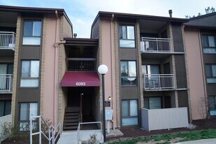 6093 Majors Ln, Unit 4J4 in Columbia, MD - Building Photo