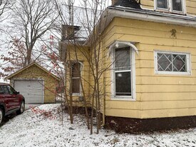 314 Euclid Ave in Beloit, WI - Building Photo