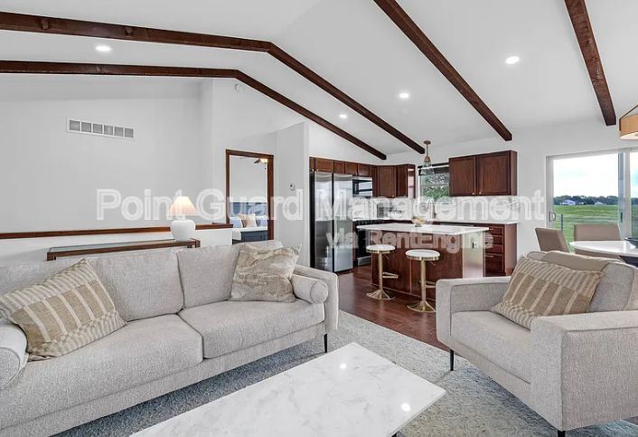 728 Bristol Cir in Wichita, KS - Building Photo