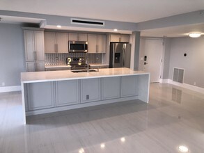 3400 S Ocean Blvd-Unit -1eii in Palm Beach, FL - Building Photo - Building Photo