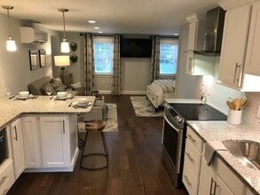 685 Pond St in Franklin, MA - Building Photo - Building Photo