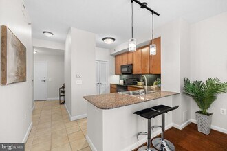 400 Massachusetts Ave NW in Washington, DC - Building Photo - Building Photo