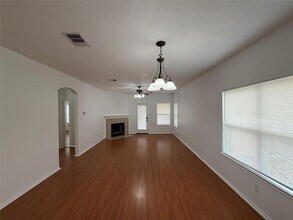 9403 Brandts Wood St in Austin, TX - Foto de edificio - Building Photo