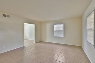 34 Candlelight Ln SW in Atlanta, GA - Building Photo - Building Photo