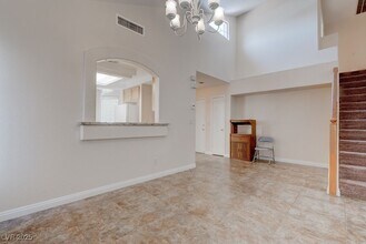 8753 Country View Ave in Las Vegas, NV - Foto de edificio - Building Photo
