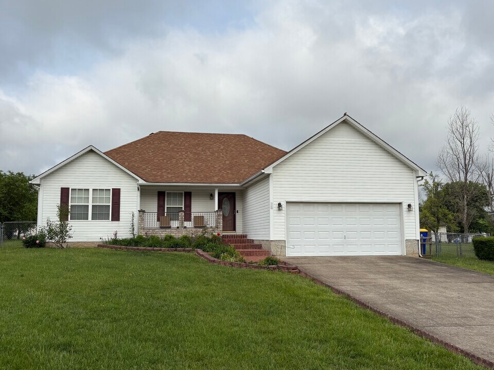 320 Red Elm Ln in Bowling Green, KY - Building Photo