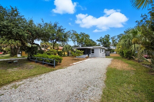 6236 S Martindale Ave in Tampa, FL - Building Photo - Building Photo