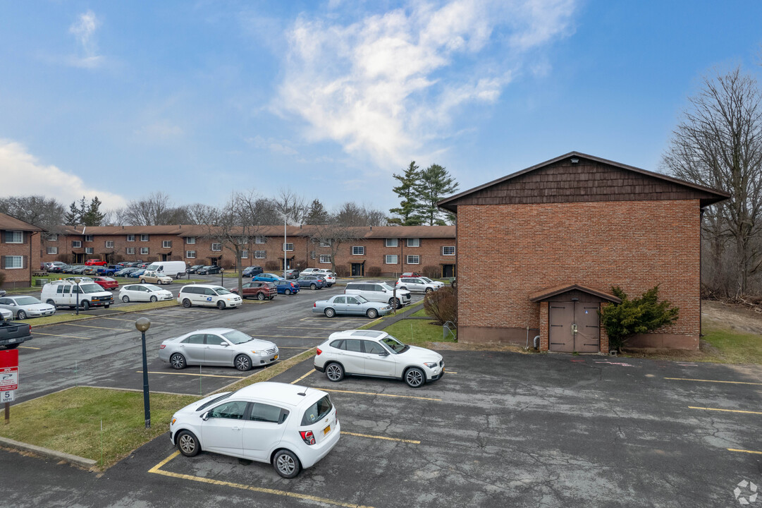 Carriage House in Syracuse, NY - Building Photo