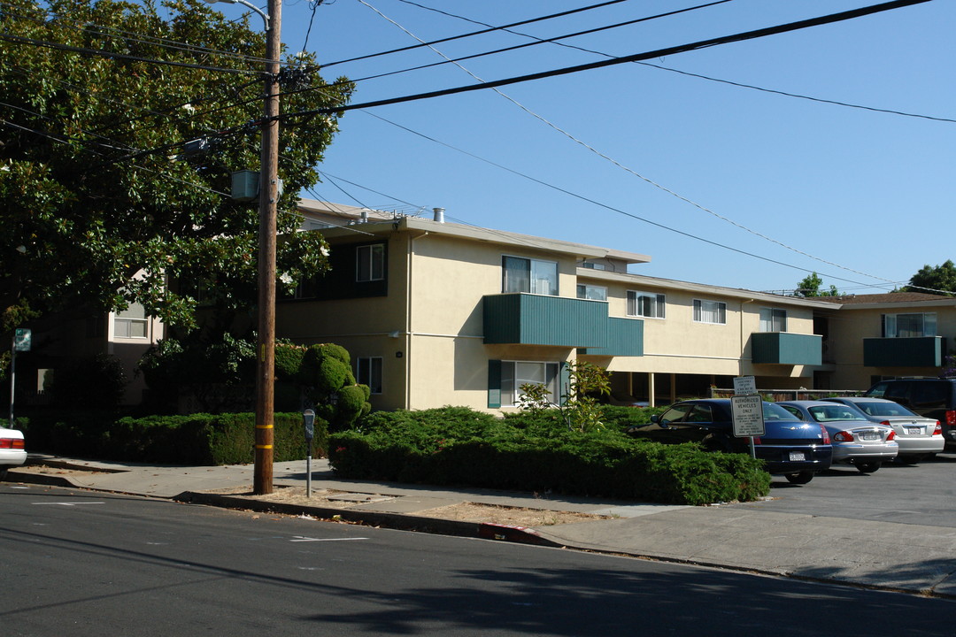 124 Lorton Ave in Burlingame, CA - Foto de edificio