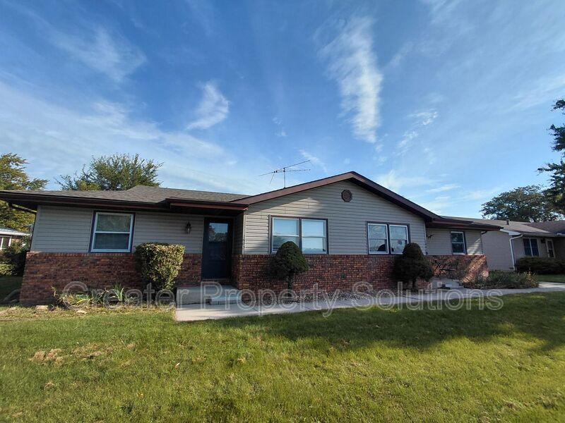 1663 Robin Ln in Lowell, IN - Building Photo