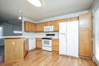 936 Heatherstone Dr in Winston-Salem, NC - Foto de edificio - Building Photo