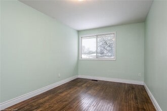 77 Dalegrove Dr in Kitchener, ON - Building Photo - Building Photo