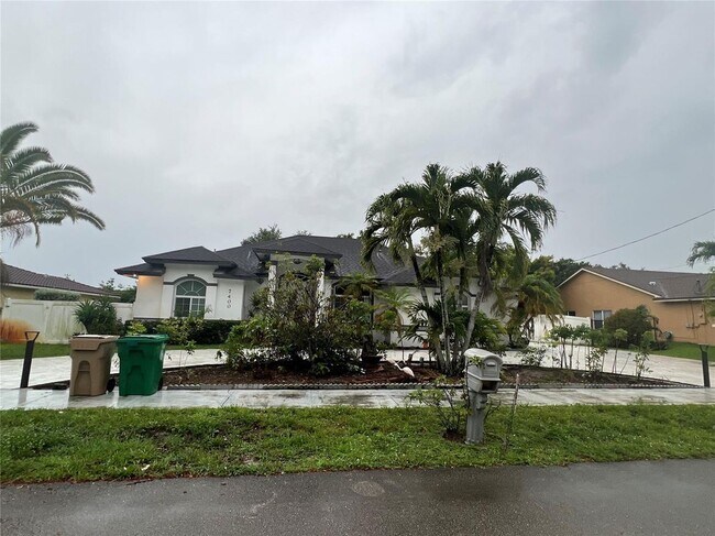 7400 SW 37 Ct