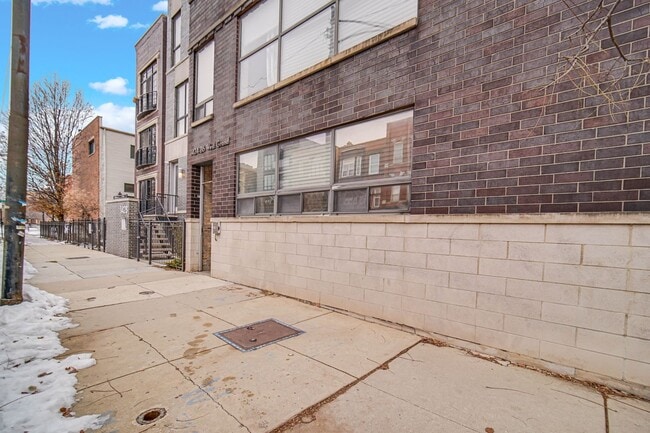 1424 W Grand Ave in Chicago, IL - Building Photo - Building Photo