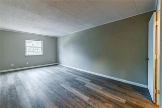 Aurora Manor Townhomes in Pittsburgh, PA - Foto de edificio - Interior Photo