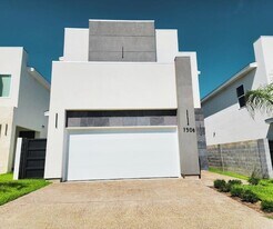 7506 Cresta Bella St, Unit 5104-D in Laredo, TX - Building Photo