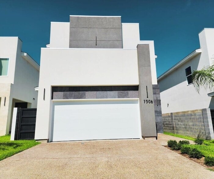 7506 Cresta Bella St, Unit 5104-D in Laredo, TX - Foto de edificio