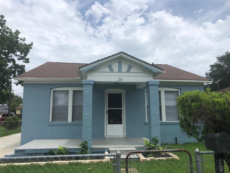 20 Miriam St in Baytown, TX - Foto de edificio