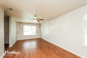 8331 Lake Anna Dr in Dallas, TX - Building Photo - Building Photo