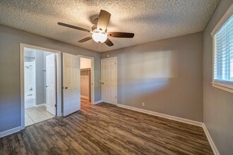 Redding Hilltop Apartments in Redding, CA - Building Photo - Building Photo