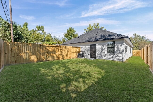 property at 9106 Everglade Dr