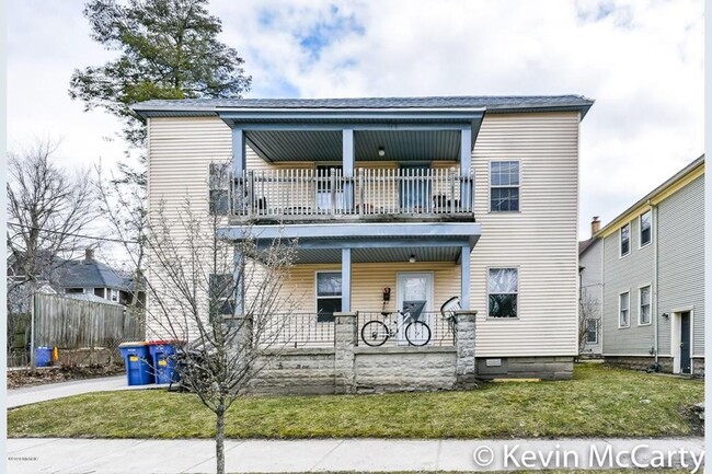 16 Packard Ave SE