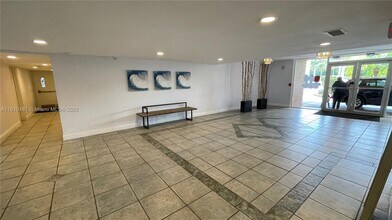 2821 N Miami Beach Blvd in North Miami Beach, FL - Building Photo - Building Photo