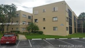 8045 SW 107th Ave in Miami, FL - Building Photo