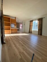 900 N 8th St in Lakeside, OR - Foto de edificio - Building Photo