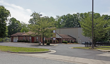 Aqueduct Apartments in Newport News, VA - Foto de edificio - Building Photo