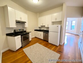 1728 Beacon St in Brookline, MA - Building Photo - Building Photo