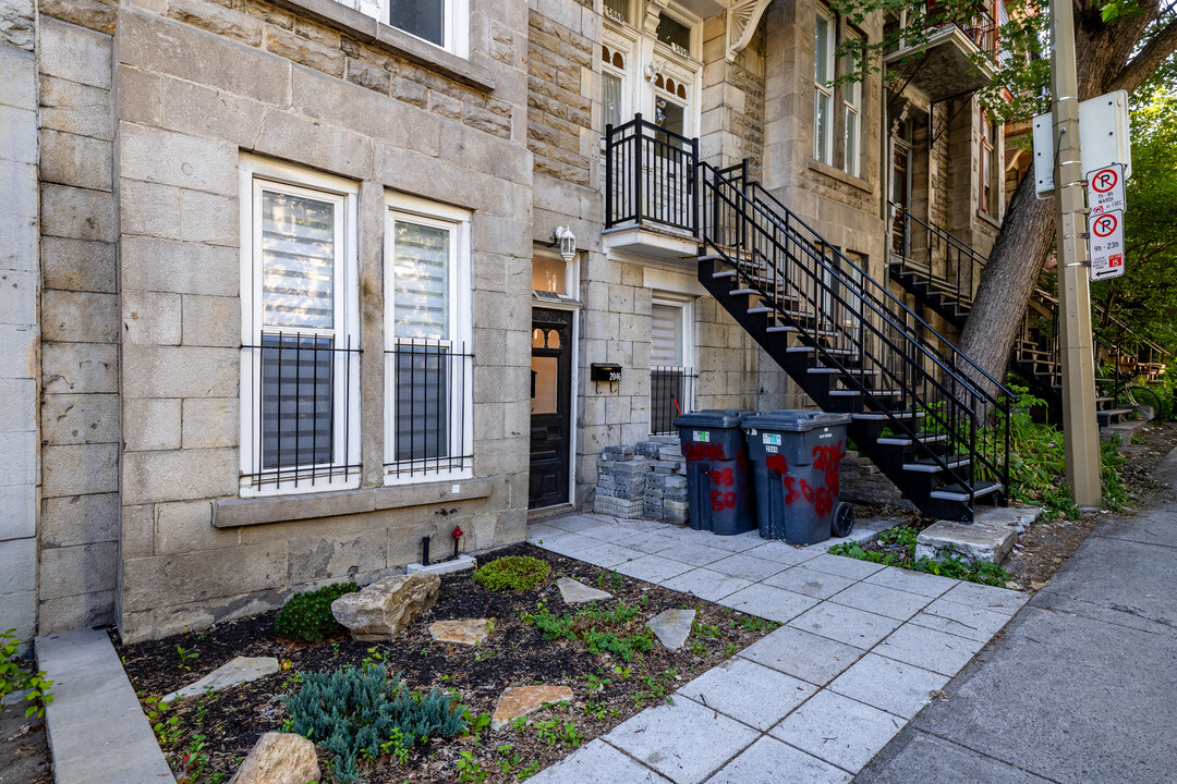 2046-2050 Saint-Hubert Rue in Montréal, QC - Building Photo