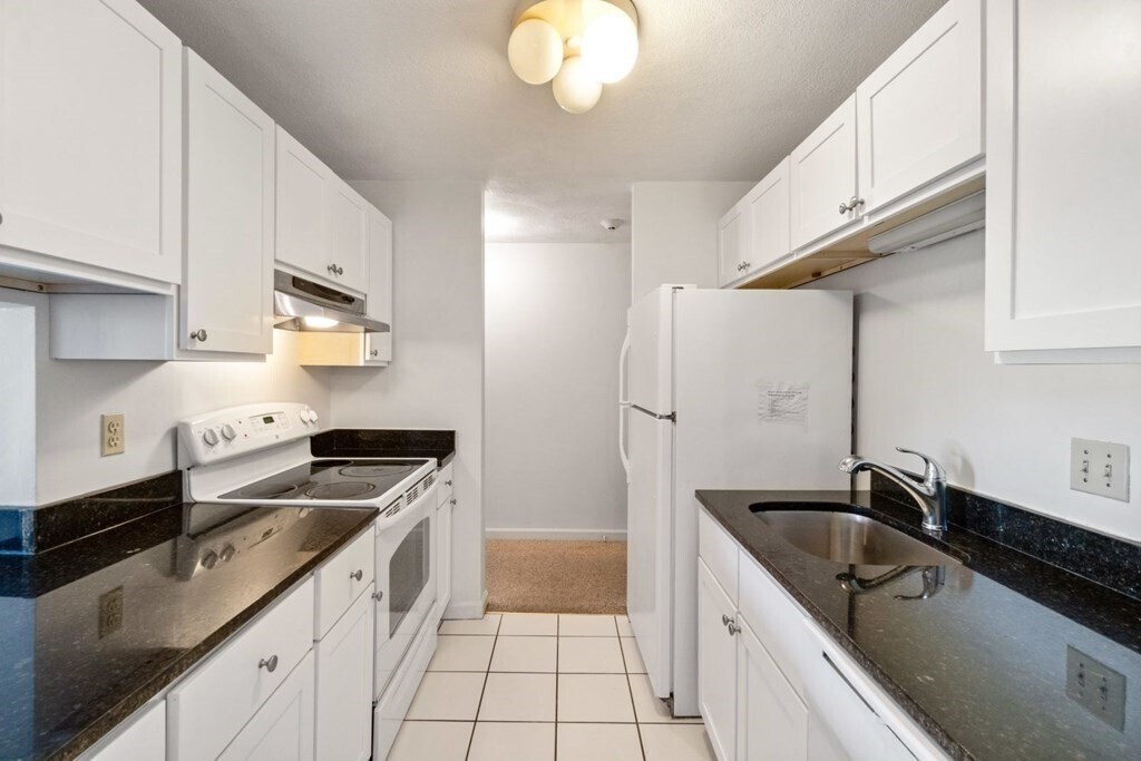 1600 Massachusetts Ave in Cambridge, MA - Building Photo