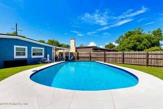 401 Claudia Dr in Jacksonville, FL - Foto de edificio - Building Photo