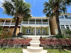 2908 Country Club Dr in Lynn Haven, FL - Building Photo